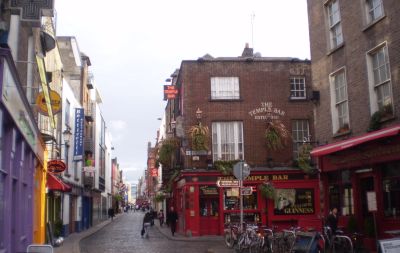DUBLIN (IRLANDA) - CIDADE CHEIA DE PUBS E DE VIDA
