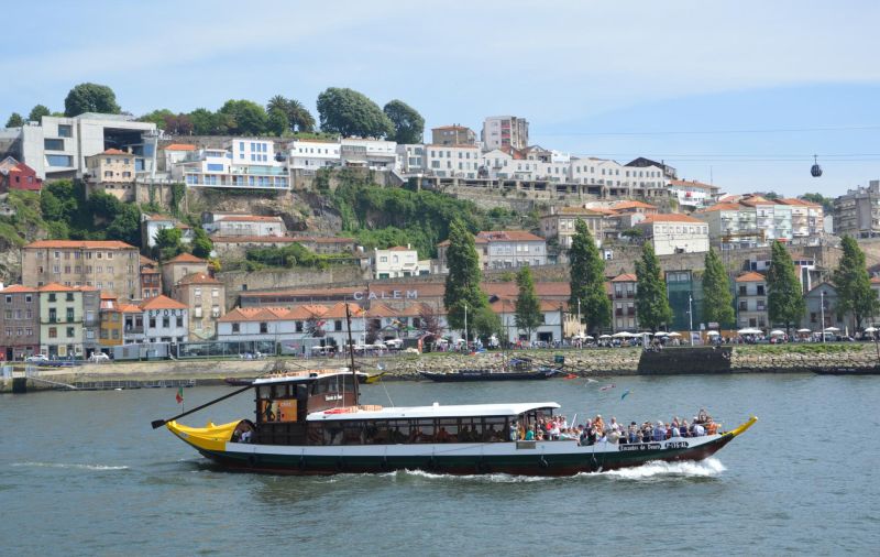 CAIS DE GAIA E SEUS BARCOS RABELO