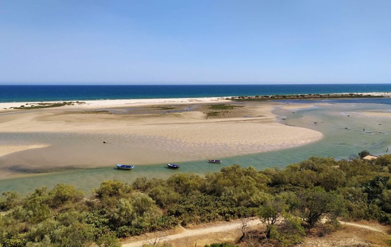 OS ENCANTOS DA RIA FORMOSA: UM DIA POR CACELA VELHA (ALGARVE)