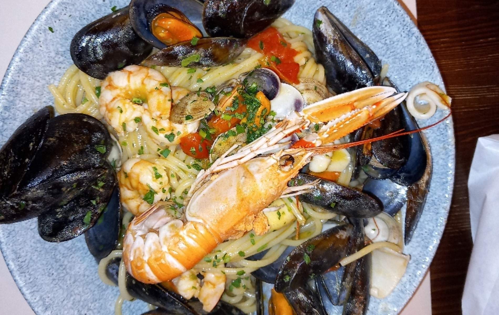 Aprenda a preparar fideuá, prato típico espanhol com frutos do mar, Gastronomia